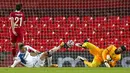 Pemain Atalanta Josip Ilicic (kiri bawah) mencetak gol ke gawang Liverpool yang dijaga Alisson pada pertandingan Grup D Liga Champions di Anfield Stadium, Liverpool, Inggris, Rabu (25/11/2020). Atalanta mengalahkan Liverpool 2-0. (AP Photo/Jon Super, Pool)