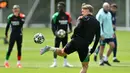 Berlaga tandang ke markas PSG, Arsenal optimistis mampu membalikkan keadaan. (Glyn KIRK/AFP)