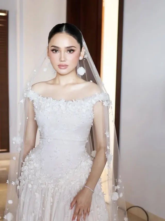 Pesona Istri El Rumi, Syifa Hadju di Resepsi Bali, Tampil Luminous dengan Sentuhan Glazed Skin Makeup Look