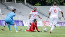 Pemain Timnas Amputasi Indonesia, Agung Rizki Satria tejatuh saat mengejar bola dalam laga Grup A Kualifikasi Piala Dunia Amputasi 2026 melawan Iran di Stadion Madya, Senayan, Jakarta, Kamis (13/11/2025). (Bola.com/Bagaskara Lazuardi)