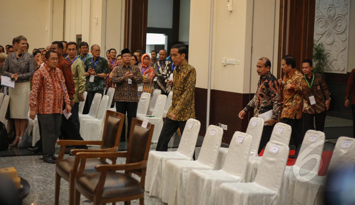 Presiden Joko Widodo tiba di Kantor Kementerian PPN/Bappenas untuk mengikuti acara peluncuran Inpres tentang Aksi Pencegahan dan Pemberantasan Korupsi, Jakarta (26/5/2015). Inpres dimaksud adalah Inpres Nomor 7 Tahun 2015. (Liputan6.com/Faizal Fanani)