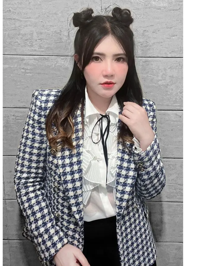 Curhatnya Jadi Perbincangan, Intip 6 Gaya Fashion Terkini Pilihan Via Vallen