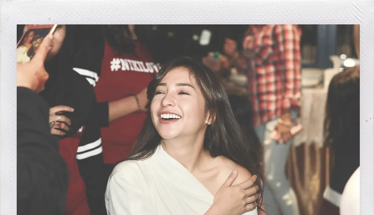 Bahkan, meski kini tergolong menjadi salah satu artis yang sukses dengan membintangi banyak sinetron, film televisi hingga layar lebar, ia pernah merasakan pahitnya diteriaki sutradara lantaran aktingnya buruk. (Instagram/nikitawillyofficial94)