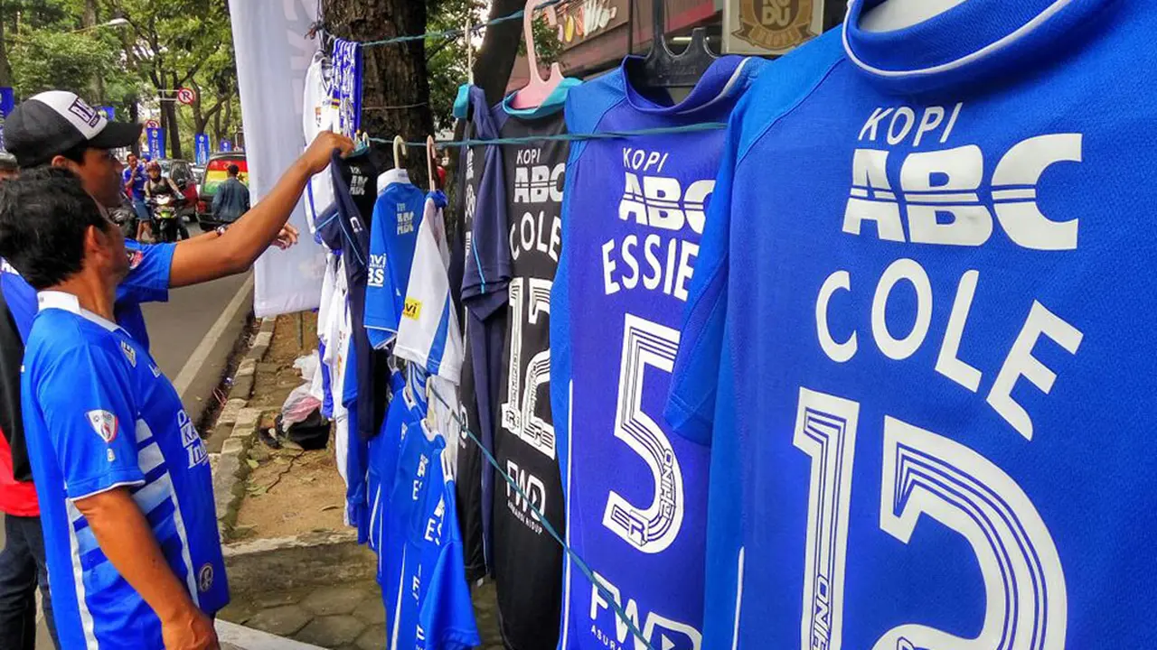 Replika jersey dan kaus Persib