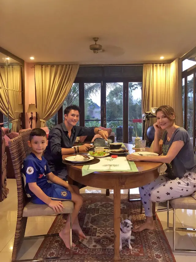 6 Momen Kompak Tamara Bleszynski dan Mike Lewis Asuh Anak Meski Sudah Cerai