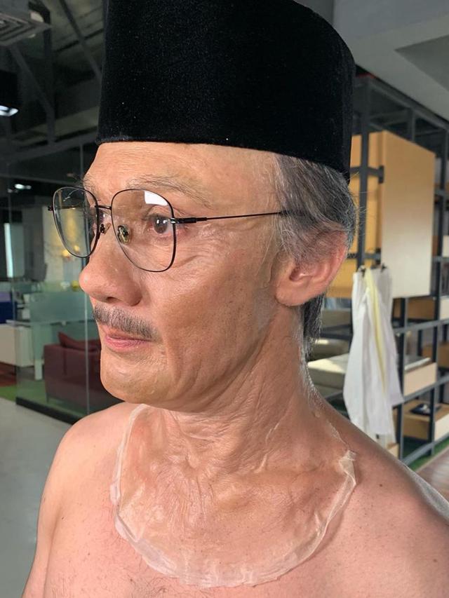 6 Transformasi Makeup Reza Rahadian Jadi BJ Habibie, Mirip Banget