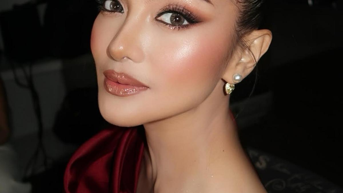Glam Look Ririn Ekawati yang Memukau, Perpaduan Satin Skin dan Cut ...