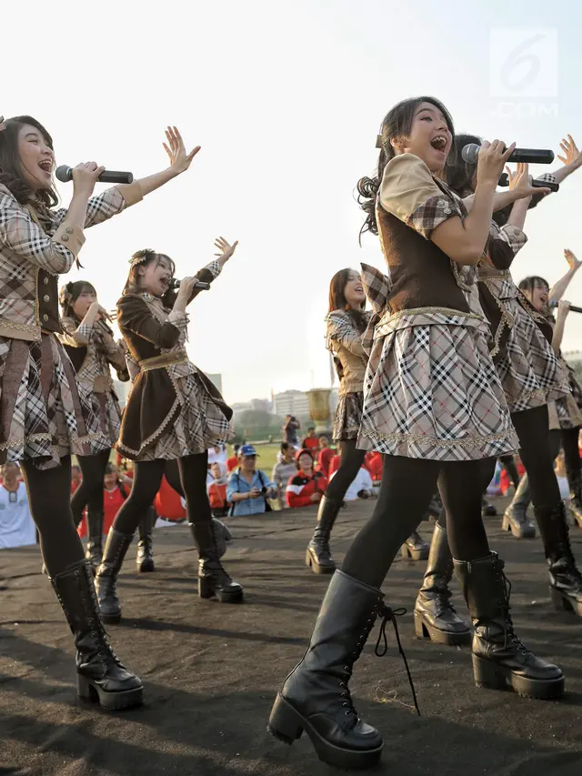 Penampilan Energik JKT48 Ramaikan Puncak Kirab Obor Asian Games 2018