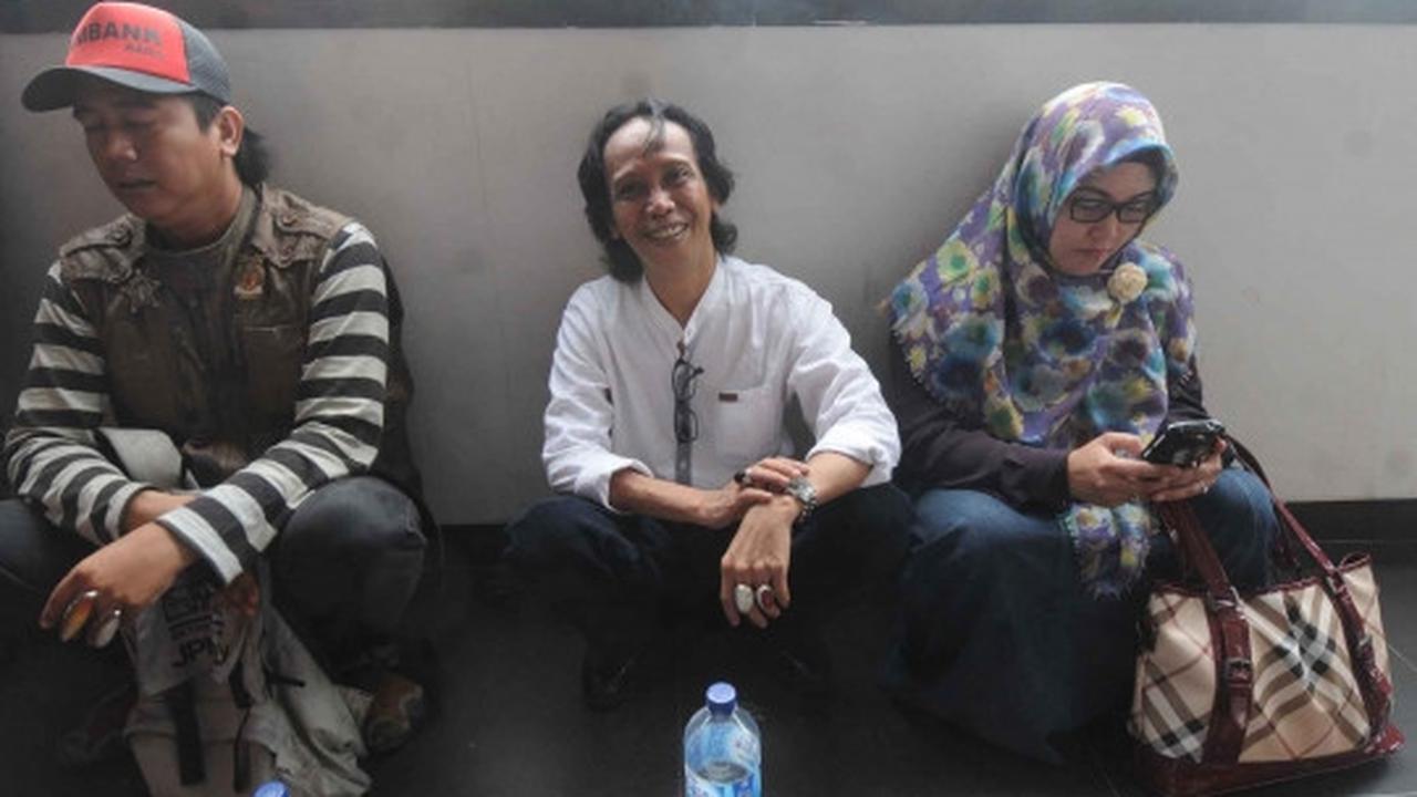 Jelang sidang tuntutan, Mandra pamer batu akik