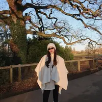 Intip gaya bumil Alyssa Daguise saat liburan musim dingin. [@alyssadaguise].