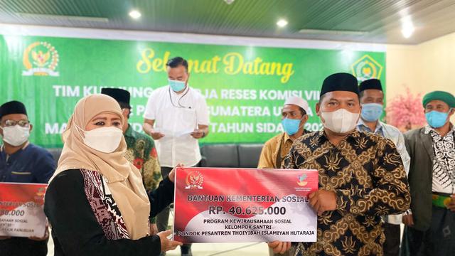 Penyaluran bantuan Kemensos