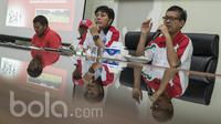 Deputi 3 Kemenpora Bidang Pembudayaan Olahraga, Raden Isnanta, memberikan sambutan pada technical meeting Festival Sepak Bola U-10 dan U-13 Garuda Anak Nusantara di Museum Olahraga TMII, Jakarta, Sabtu (25/2/2017). (Bola.com/Vitalis Yogi Trisna)