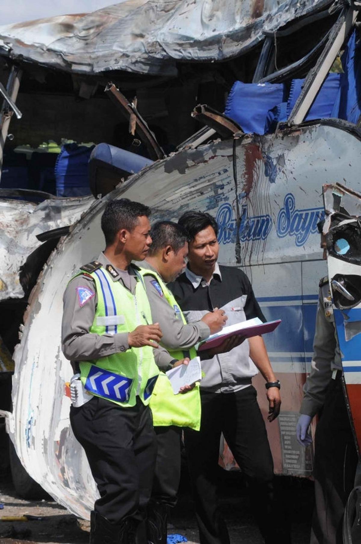 Tim Technical Analysis Accident Polri cek kondisi bus Rukun Sayur