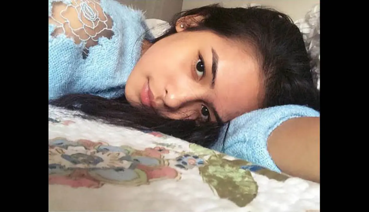 Maudy Ayunda memang selalu tampil percaya diri tanpa make-up. Buktinya ia tidak takut mengunggah foto dirinya seusai bangun tidur. (instagram.com/maudyayunda)
