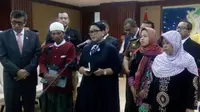 Siti Aisyah (kedua kanan) ketika diserahkan kepada pihak keluarga melalui Kementerian Luar Negeri RI pada Senin, 11 Maret 2019. (Liputan6.com/Afra Augesti)