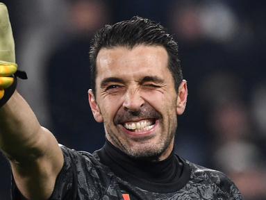 Tentunya menjadi kepuasan tersendiri apabila seorang kiper atau penjaga gawang mampu menjaga gawangnya tetap steril hingga akhir sebuah laga. Di abad ke-21 ini tercatat lima kiper hebat dengan total jumlah clean sheet terbanyak saat membela klub maupun Timnas. (AFP/Marco Bertorello)