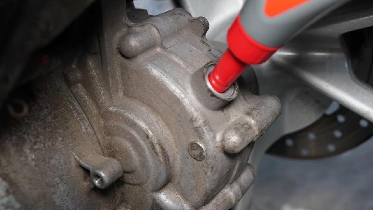 Ketahui Kapan dan Bagaimana Cara Mengganti Oli Gardan Agar Motor Tetap Prima