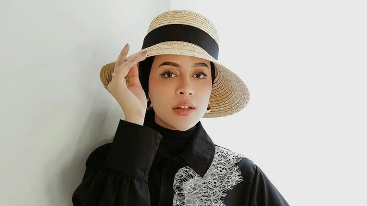 6 Ide Aksesoris Hijab untuk Sempurnakan Penampilan ala Hijaber Aghnia Punjabi