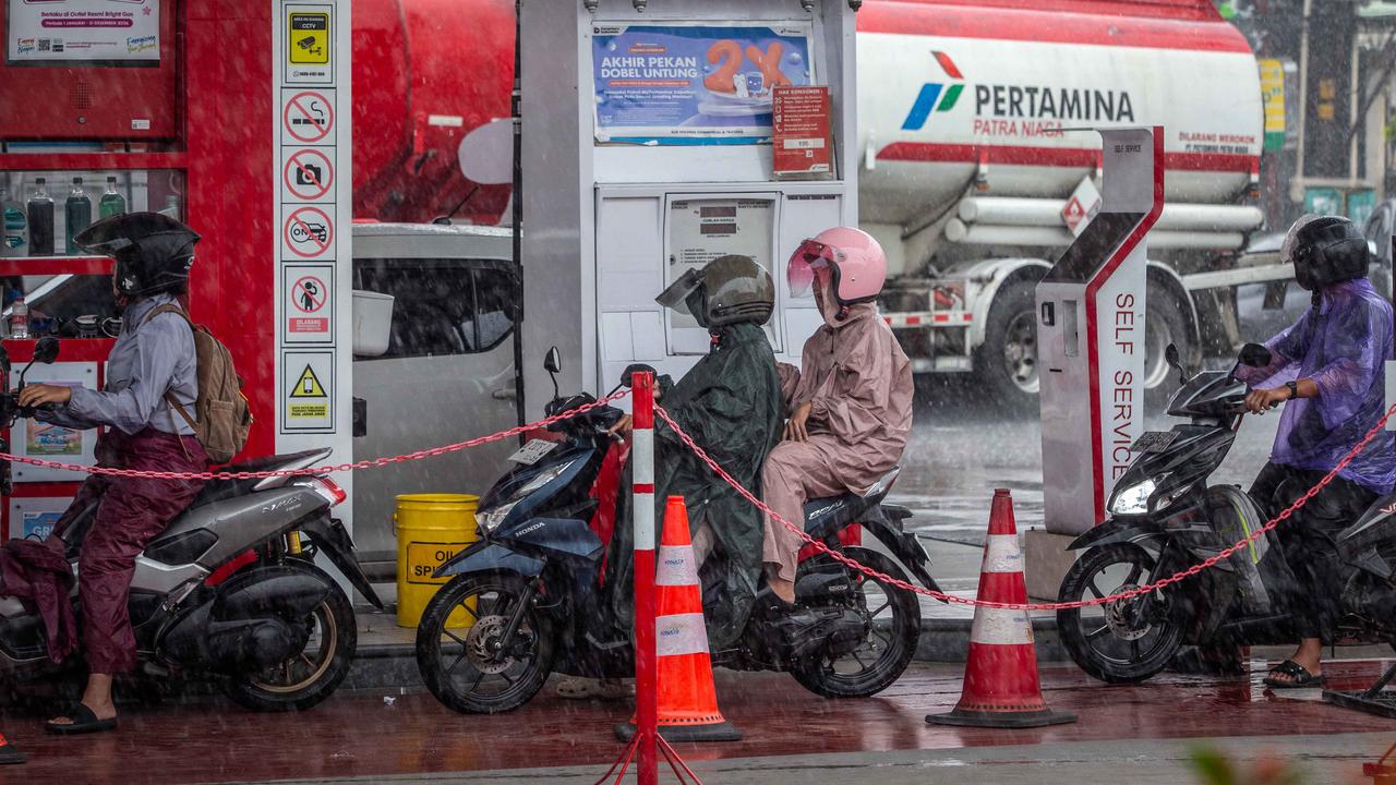 Antrean BBM di SPBU Mataram, Ternyata Ini Pemicunya