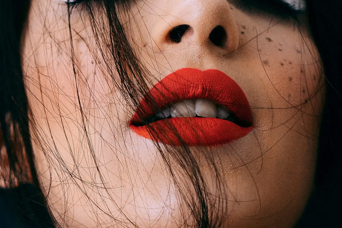 Mengapa menggunakan lipstik itu penting?