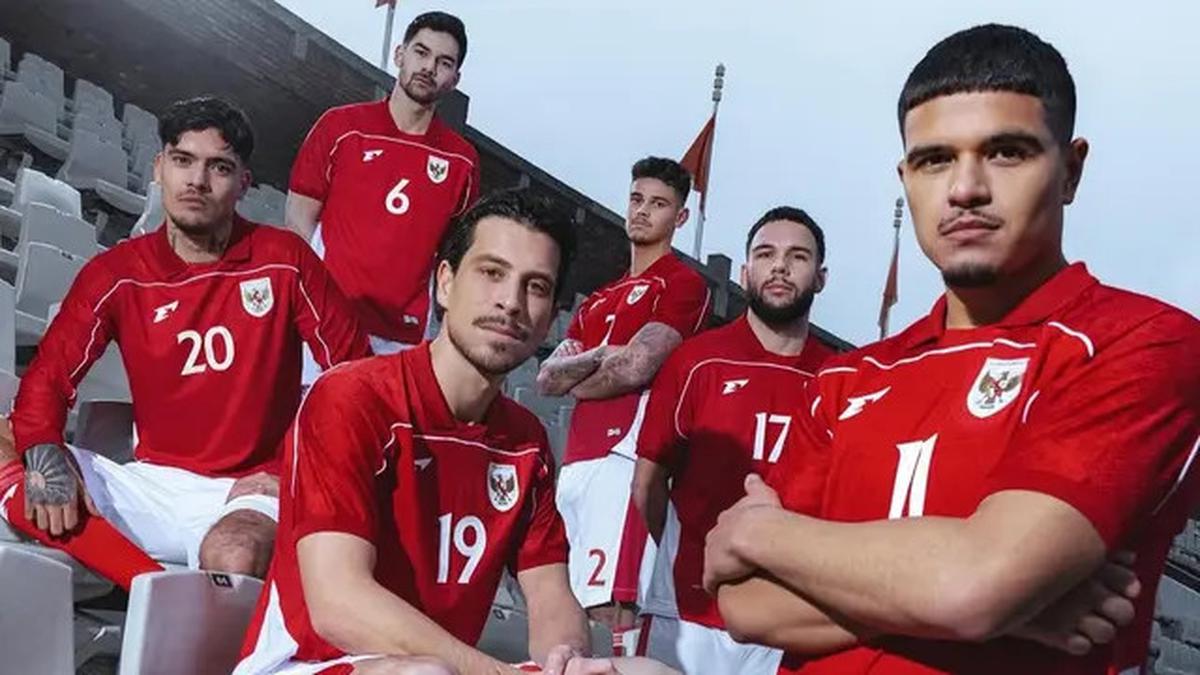 Foto Mees Hilgers saat Pemotretan Jersey Timnas Indonesia Sedikit, Ini Penjelasan Bos Erspo