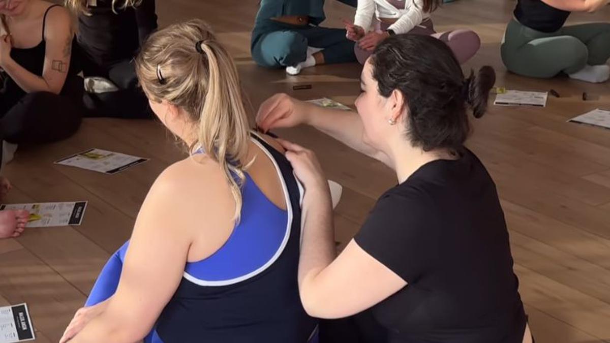 Diplomasi Wellness, Saat Tradisi Kerokan Indonesia Diboyong ke Studio Yoga New York