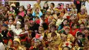 <p>Sejumlah anak-anak mengenakan pakaian adat bersiap mengikuti Festival Prestasi Indonesia di JCC Senayan, Jakarta (21/8). Acara ini diikuti oleh ratusan siswa dari sejumlah sekolah. (Liputan6.com/Johan Tallo)</p>