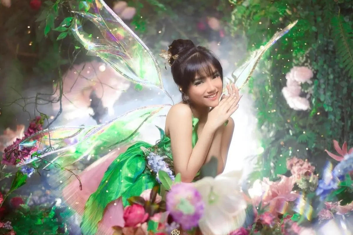 Fuji menjalani pemotretan berkonsep Tinker Bell