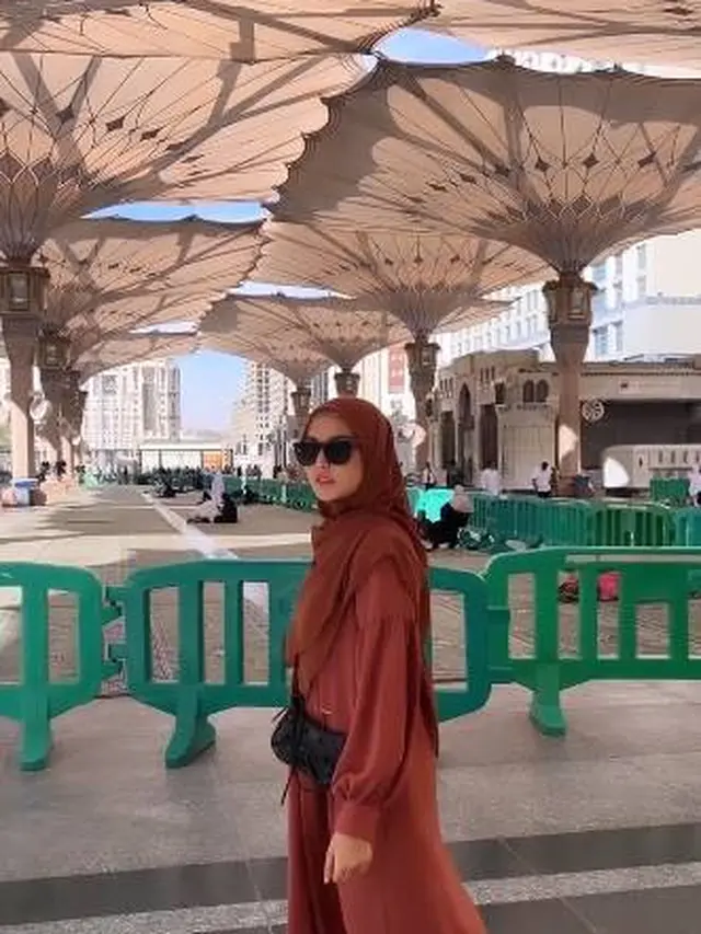 7 Potret Dara Arafah Jalani Umrah, Doakan Follower Agar Bisa Ke Tanah Suci