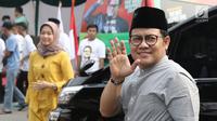 Ketua Umum PKB Muhaimin Iskandar bersiap melepas peserta mudik gratis PKB di kawasan Cikini, Jakarta, Minggu (10/6). PKB menggelar mudik bersama dengan nama "Mudik C1nta" jurusan Jawa Tengah, Yogyakarta, hingga Jawa Timur. (Liputan6.com/Herman Zakharia)