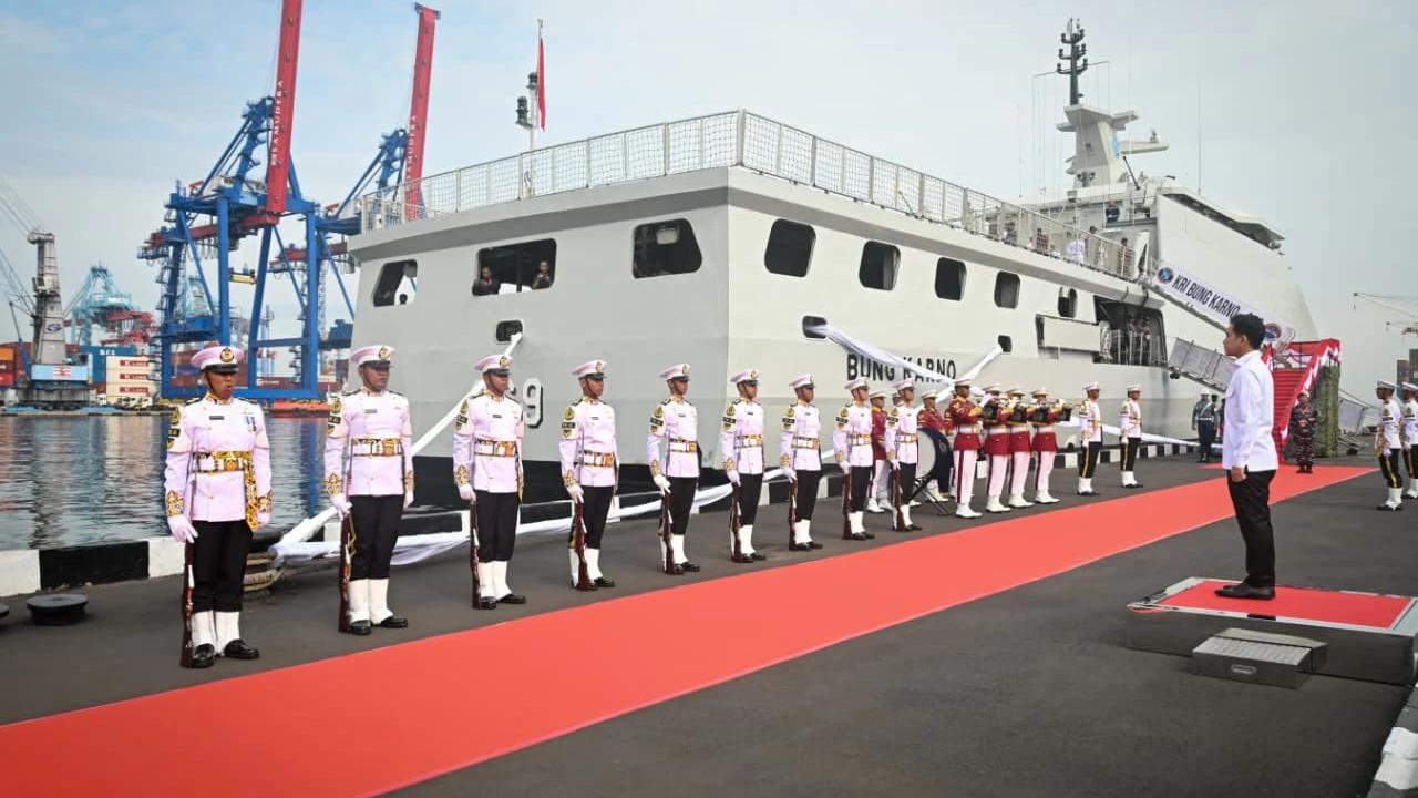 VIDEO: Gaya Gibran Naik Kapal Perang KRI Bung Karno 369 Kunjungan ke Kepulauan Seribu