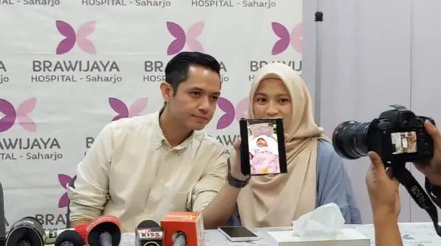 Dude Harlino dan Alyssa Soebandono akhirnya mendapatkan anak perempuan.