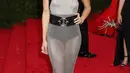 Zoe Kravitz sepertinya tampil terlalu seksi di Met Gala 2015 ya. (REX/Shutterstiock/HollywoodLife)