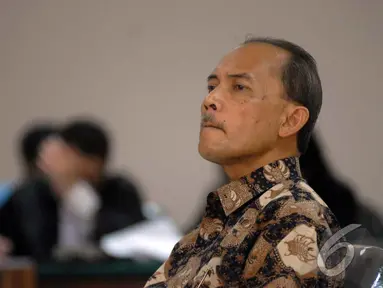 Jaksa penuntut umum KPK  menuntut mantan Deputi Gubernur Bank Indonesia, Budi Mulya, 17 tahun penjara (Liputan6.com/Miftahul Hayat) 
