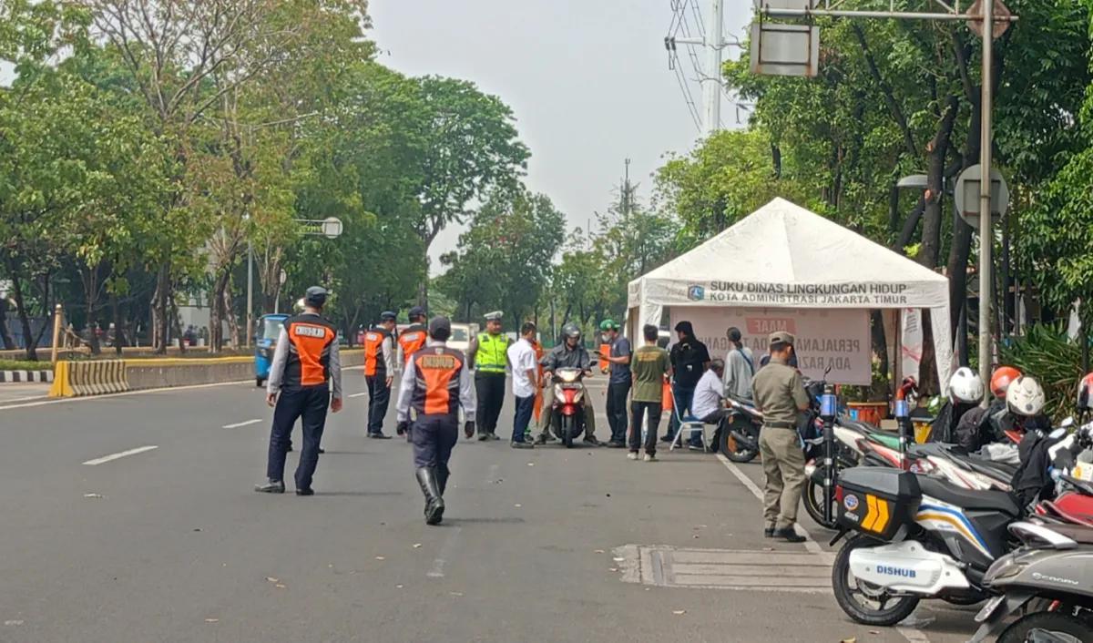 "Kita melihat situasi kondisi masyarakat saat ini, dan banyak masyarakat yang istilahnya masih butuh sosialisasi lagi," kata dia.<br>