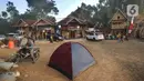 Tenda dan penginapan semi permanen yang sediakan di kawasan Gunung Luhur di Desa Citorek Kidul, Kecamatan Cibeber, Kabupaten Lebak, Banten, Sabtu (23/11/2019). Tenda dan penginapan ini bisa digunakan wisatawan yang ingin menikmati hamparan awan di Negeri di Atas Awan. (merdeka.com/Arie Basuki)