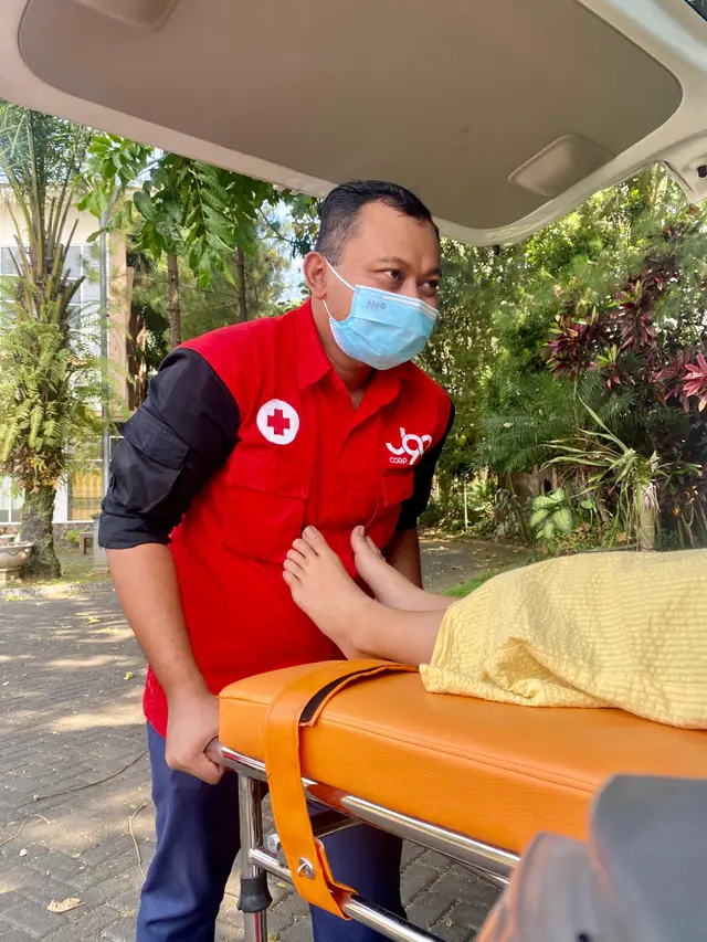 Ilustrasi program ambulans siaga dari Juragan 99. (Foto: Dok. Tim 99 Corp.)