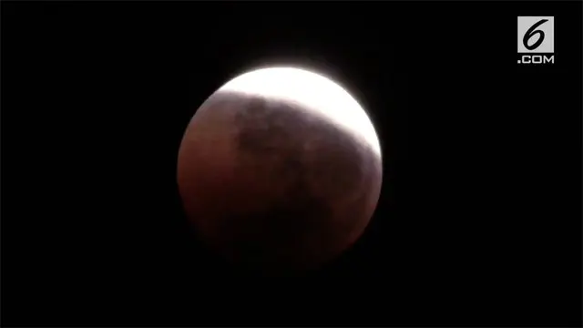 Fenomena gerhana bulan total terlama di abad 21, Blood Moon yang terjadi Sabtu dini hari tadi, disambut, antusias hampir seluruh warga dunia.