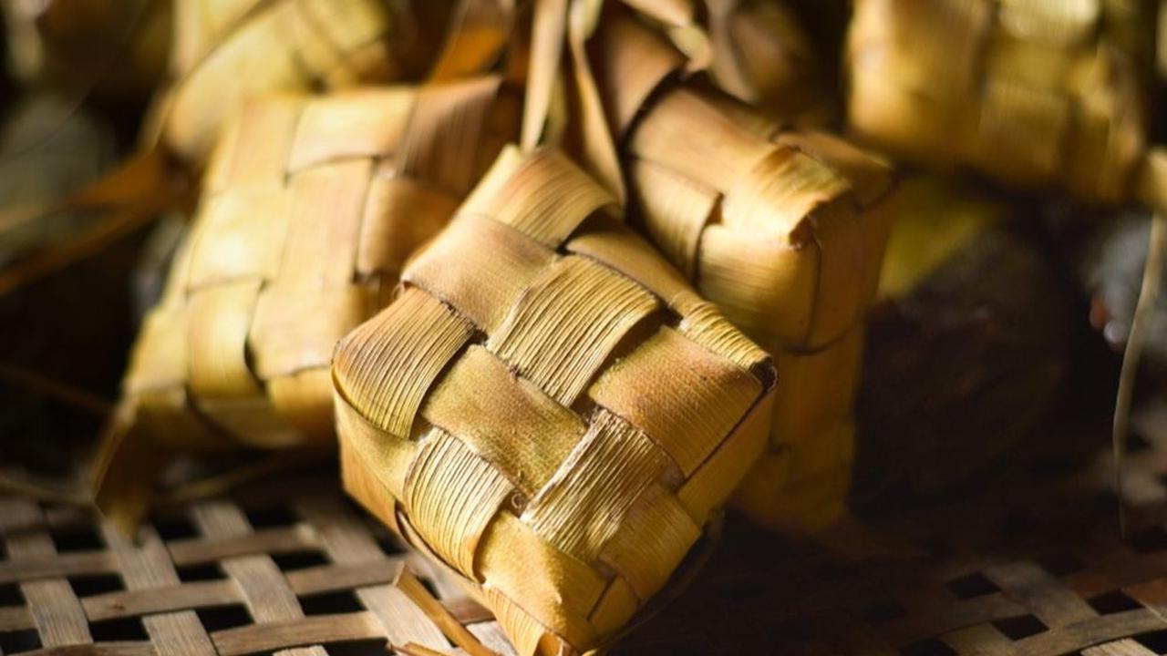 4. Perhatikan Jumlah Air Saat Merebus Ketupat<br>