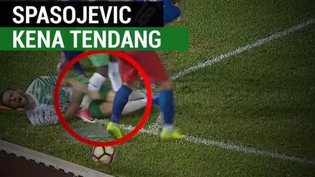 Berita video insiden menyakitkan eks striker Persib Bandung, Ilija Spasojevic, saat laga karena rekan setimnya di klub Malaysia, Melaka United. Insiden tersebut hadir saat MU menghadapi Johor Darul Ta'zim (JDT). Apa yang membuat Spasojevic begitu san...