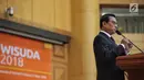 Kepala Staf Kepresidenan Moeldoko bersiap memberikan orasi ilmiah saat wisuda Universitas Terbuka, Tangsel, Selasa (3/7). Orasi Ilmiah bertemakan tantangan pendidikan Indonesia menghadapi Era Revolusi Industri 4.0. (Liputan6.com/Faizal Fanani)