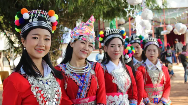 Ilustrasi Laos, para wanita mengenakan baju tradisional di Vientiane, Laos.