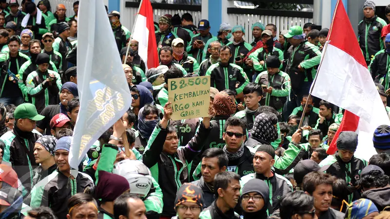 20170105-Tuntut Kenaikan Tarif, Pengemudi GrabBike Geruduk Kantor Pengelola-Jakarta