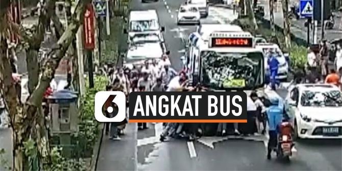 VIDEO: Warga Ramai-Ramai Angkat Bus Selamatkan Korban Kecelakaan
