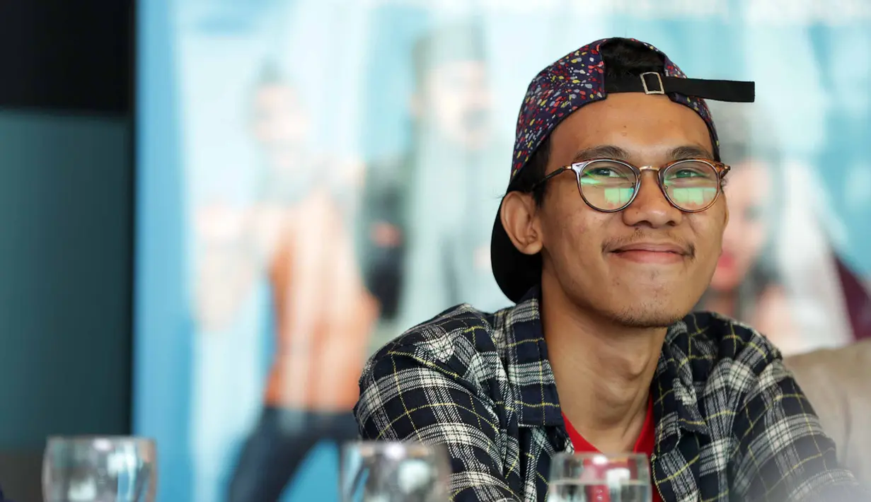 Cemen pemenang Standup Comedy Academy (SUCA) Indosiar melebarkan karier ke dunia akting. Kini, komedian yang mengidolakan Warkop DKI itu bermain dalam film Humor Baper. (Deki Prayoga/Bintang.com)