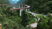 Kelok 9 merupakan ruas atau arus jalan di Kabupaten Limapuluh Kota, Sumatra Barat. (Dok: Instagram @pu_putri98)