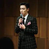 Pihak rumah sakit pun juga mengatakan kondisi kesehatan T.O.P semakin baik dan mengalami kemajuan yang sangat pesat. Mereka pun tak memberi tahu ke rumah sakit mana T.O.P dipindahkan. (Instgram/choi_seung_hyun_tttop)