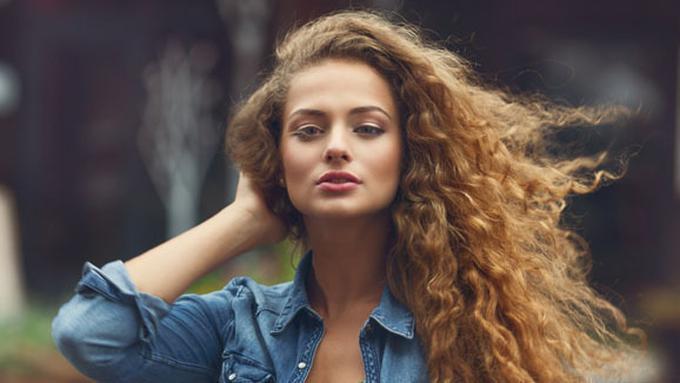 Tips Mewarnai  Rambut  Secara  Alami  Pakai Buah Lemon 