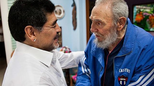 Diego Maradona dikenal sangat dekat dengan pemimpin Kuba, Fidel Castro