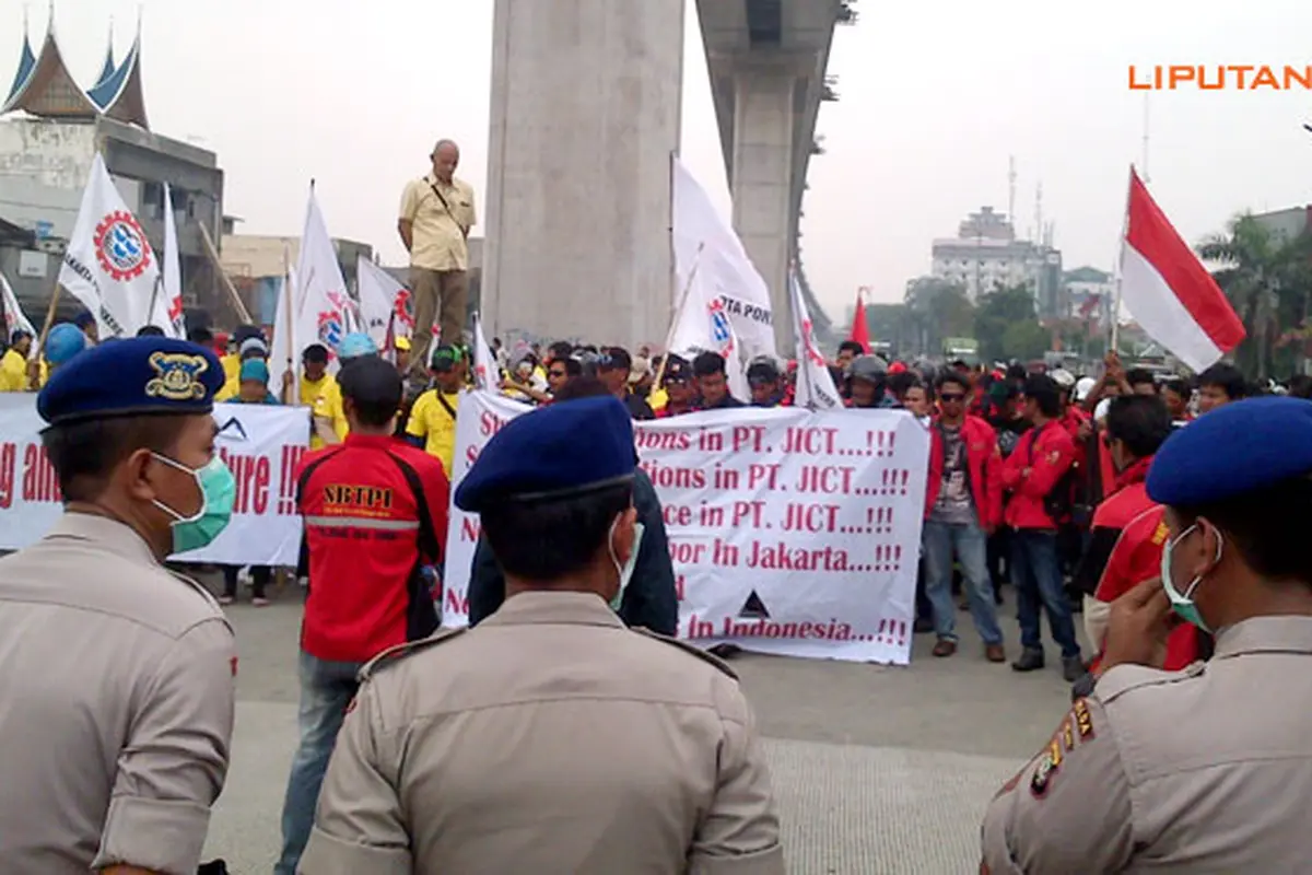 buruh-priok-131031b.jpg